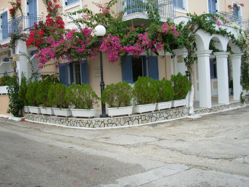 Louisa Studios Poros  Buitenkant foto
