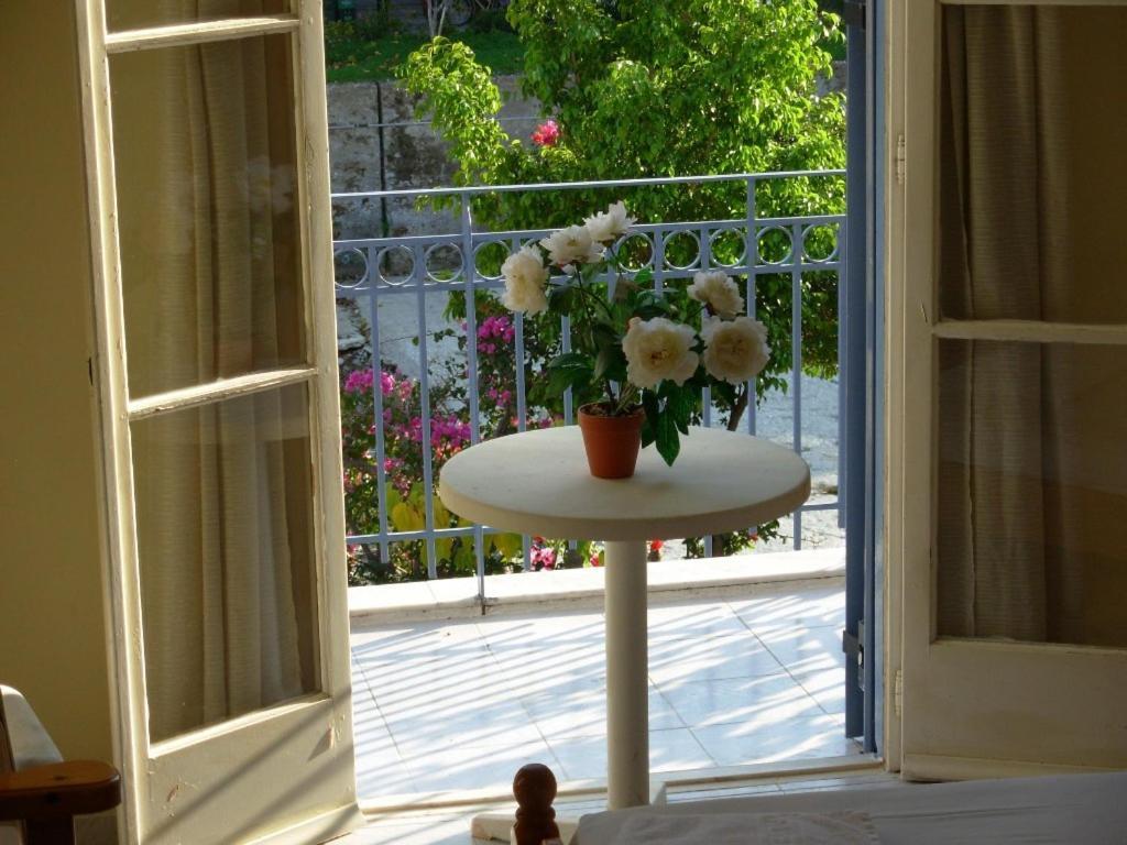 Louisa Studios Poros  Buitenkant foto