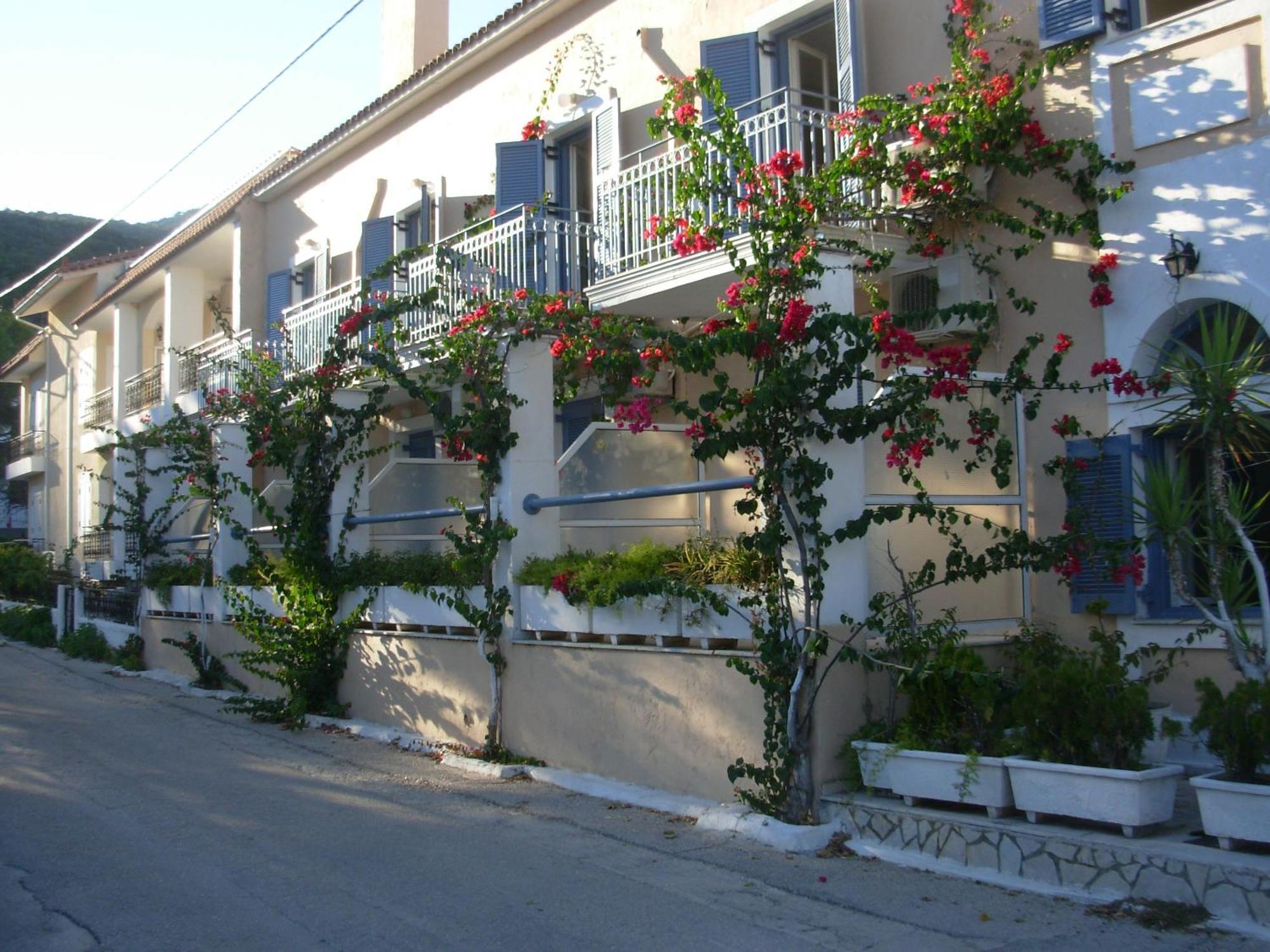 Louisa Studios Poros  Buitenkant foto