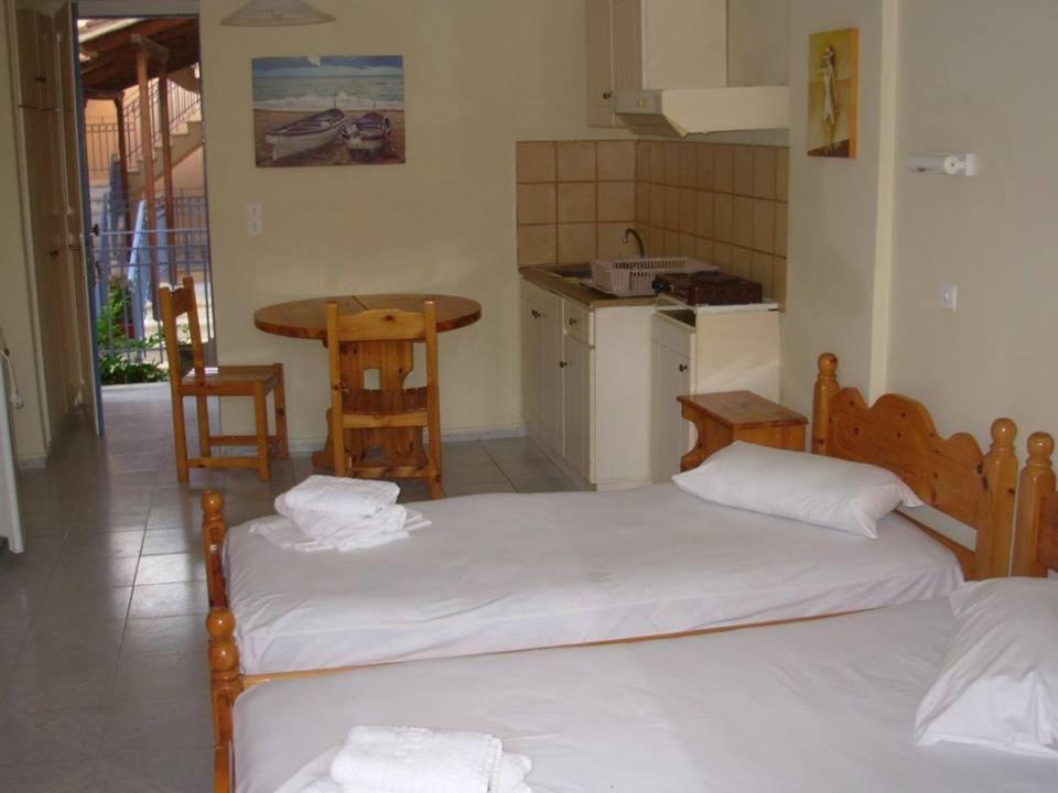 Louisa Studios Poros  Buitenkant foto